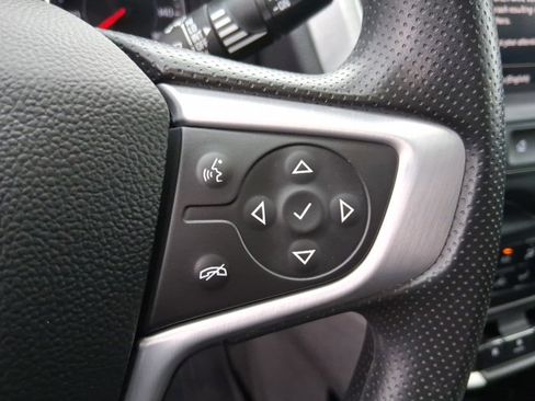 Used 2024 GMC Terrain SLE w/ Driver Convenience Package image 17