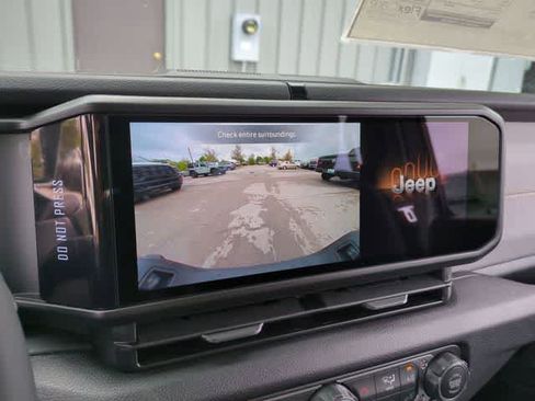 New 2025 Jeep Gladiator Sport image 29