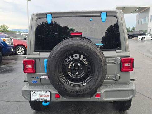 Used 2022 Jeep Wrangler Unlimited Sahara AWD/4WD image 4