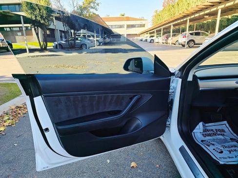 Used 2020 Tesla Model 3 Standard Range Plus image 13