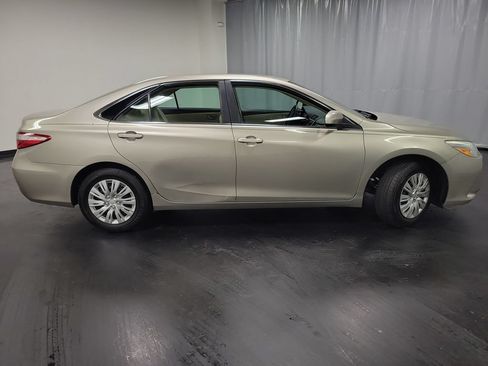 Used 2017 Toyota Camry LE FWD image 9