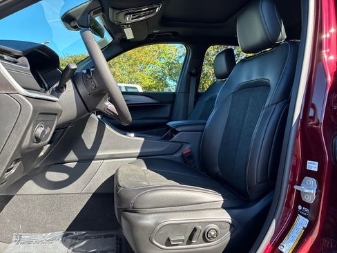 New 2025 Jeep Grand Cherokee L Altitude image 9