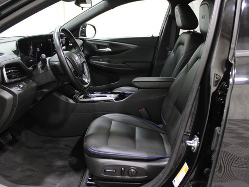 Used 2024 Buick Envista Sport Touring w/ Convenience I Package image 3