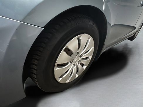 Used 2011 Honda Accord LX image 4