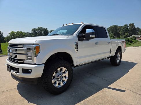 Used 2019 Ford F250 Platinum w/ Platinum Ultimate Package AWD/4WD image 2