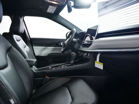 New 2025 Jeep Compass Limited image 21