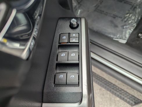 Used 2022 Toyota Tacoma Limited image 13