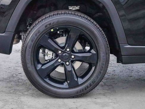 New 2025 Jeep Grand Cherokee Altitude image 12