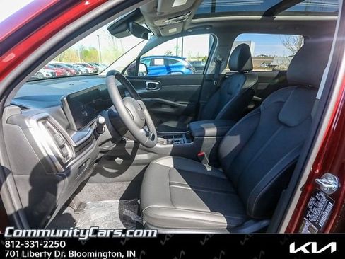 Certified 2025 Kia Sorento S w/ Panoramic Sunroof Package image 9