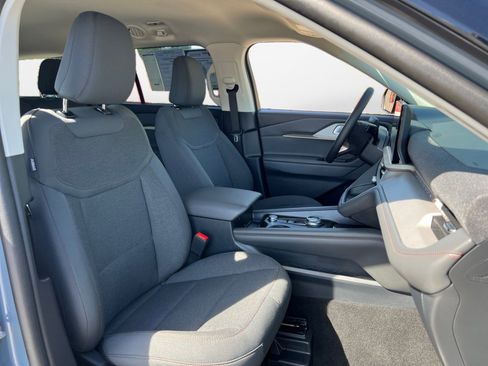 Used 2025 Ford Explorer Active RWD image 9