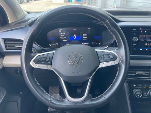 Used 2024 Volkswagen Taos SE FWD image 17