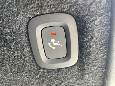 Used 2023 Volvo XC90 T8 Plus image 36