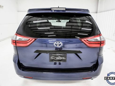 Used 2020 Toyota Sienna L image 6