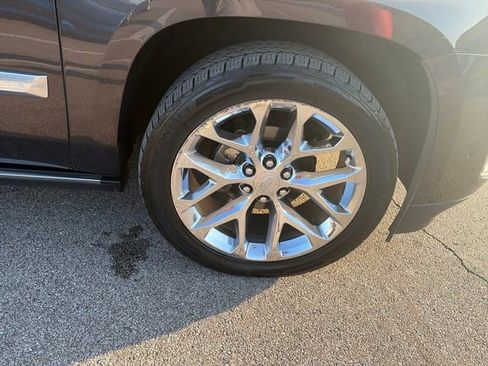 Used 2017 Cadillac Escalade ESV Premium Luxury image 61