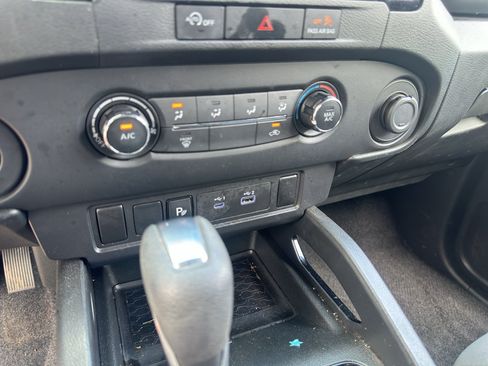 Used 2023 Nissan Frontier SV w/ Midnight Edition Package RWD image 27
