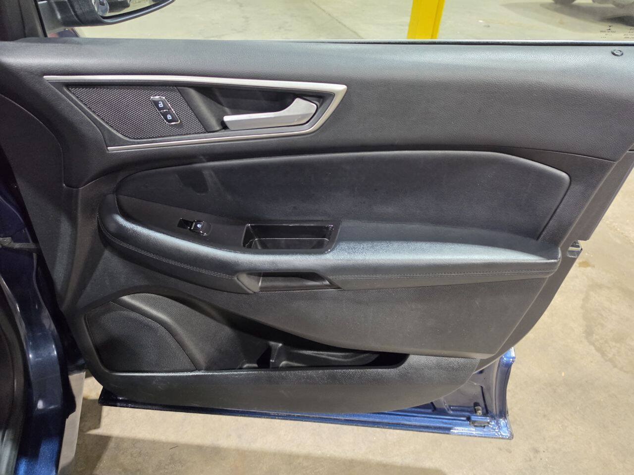 Used 2017 Ford Edge SEL w/ Equipment Group 201A AWD/4WD image 31