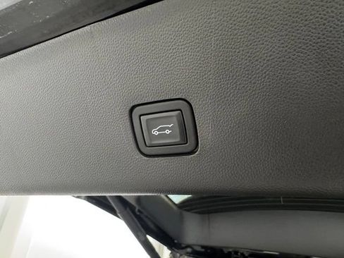 Certified 2023 Chevrolet Traverse LT w/ Rear Camera Mirror Package AWD/4WD image 44