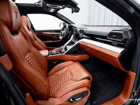 Used 2019 Lamborghini Urus image 42