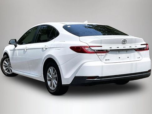 Used 2025 Toyota Camry LE FWD image 4