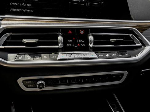 Used 2020 BMW X5 xDrive40i w/ M Sport Package AWD/4WD image 33
