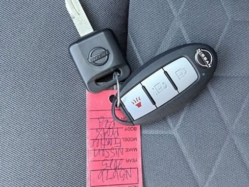 Certified 2025 Nissan Frontier SV image 34