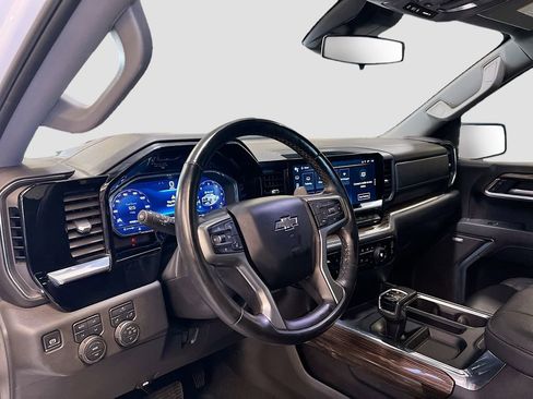 Used 2024 Chevrolet Silverado 1500 LT Trail Boss w/ Convenience Package II image 9