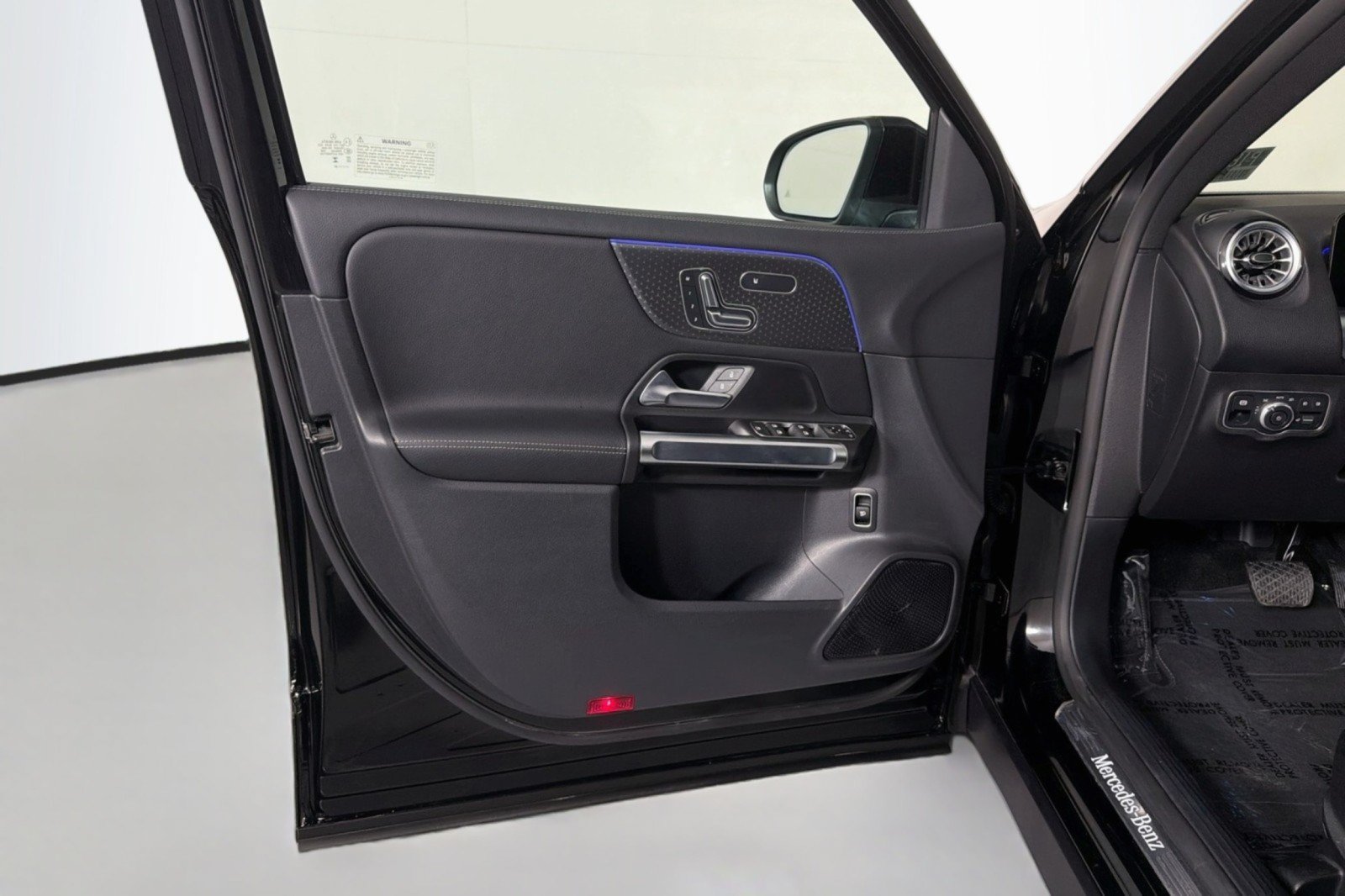 Used 2024 Mercedes-Benz GLB 250 4MATIC image 23