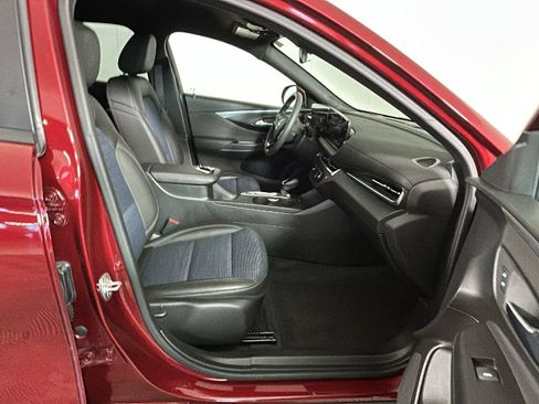 Used 2025 Buick Envista Preferred FWD image 32