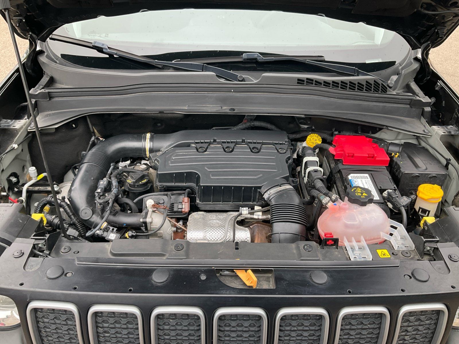 Used 2023 Jeep Renegade Latitude AWD/4WD image 27