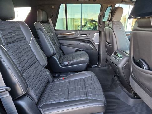 Used 2023 Cadillac Escalade Sport Platinum w/ LPO, ONYX Package image 31