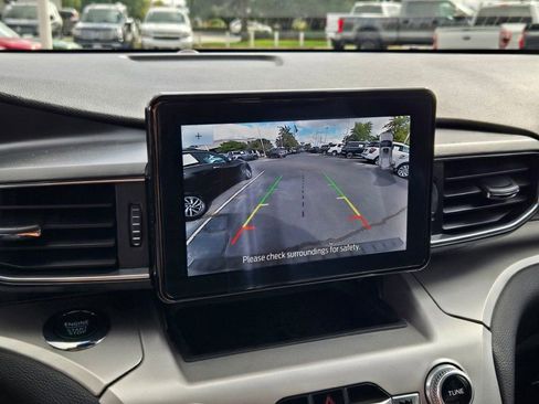 Used 2022 Ford Explorer XLT w/ Equipment Group 202A image 27