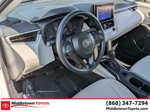 Used 2025 Toyota Corolla Cross L AWD/4WD image 16