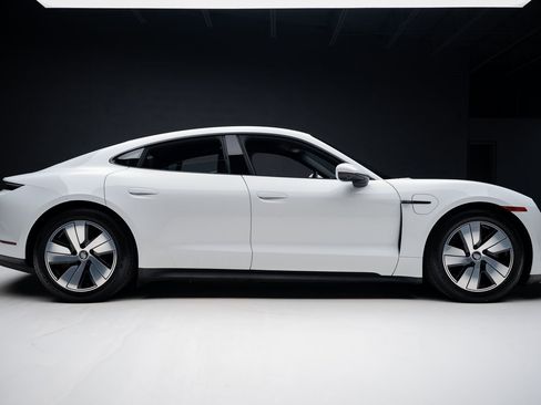 Used 2023 Porsche Taycan w/ Premium Package image 32