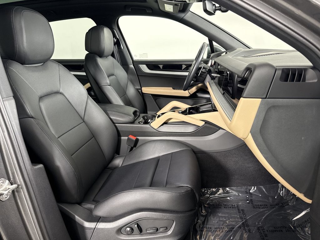 Certified 2024 Porsche Cayenne AWD/4WD image 23