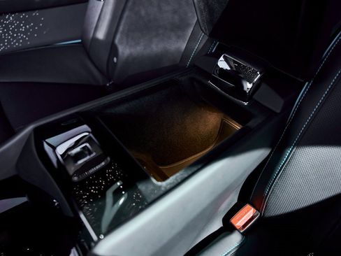 Used 2025 Rolls-Royce Spectre w/ Leather Finishing Pack image 46