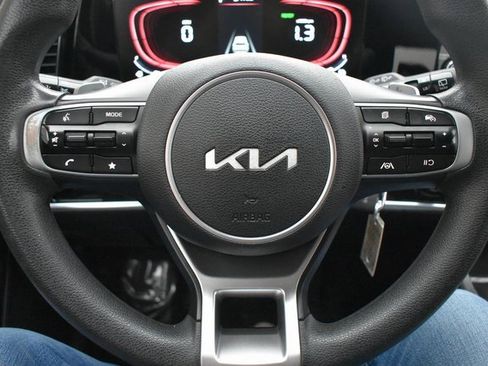 Used 2023 Kia Sportage LX image 18