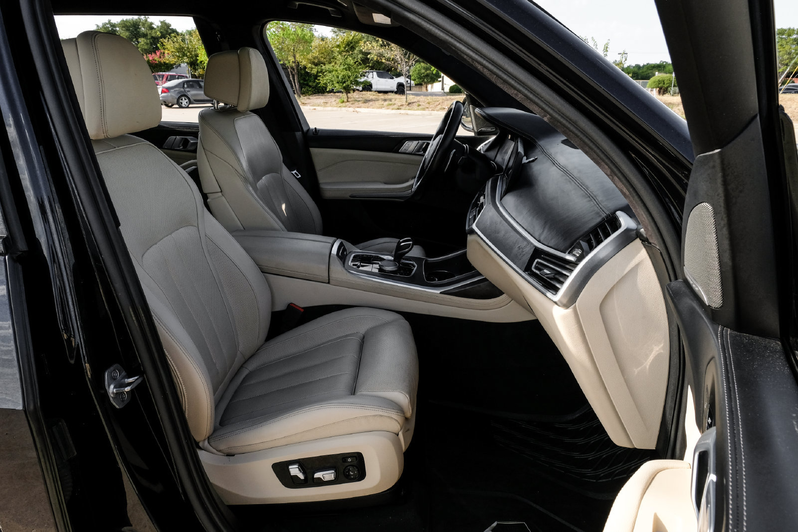 Used 2021 BMW X7 xDrive40i w/ M Sport Package AWD/4WD image 39