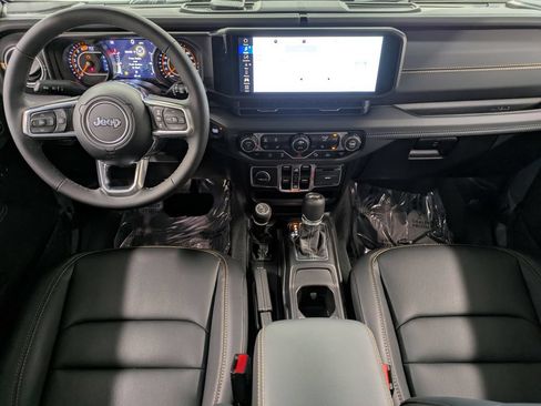 Used 2026 Jeep Wrangler Unlimited Sahara AWD/4WD image 24