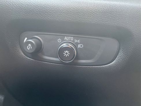 Used 2023 Chevrolet Traverse LT AWD/4WD image 15