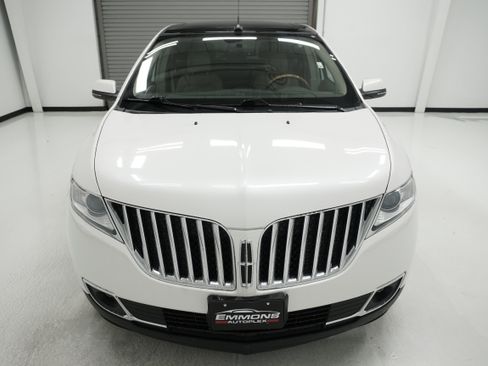 Used 2014 Lincoln MKX FWD w/ Equipment Group 102A image 2