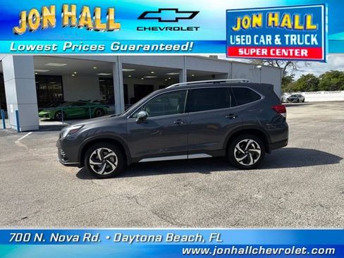 Used 2022 Subaru Forester Touring image 3