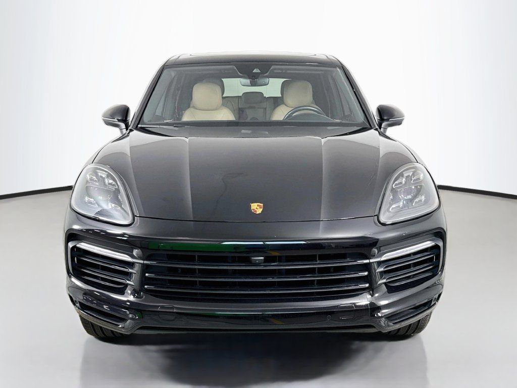 Used 2021 Porsche Cayenne AWD/4WD image 2