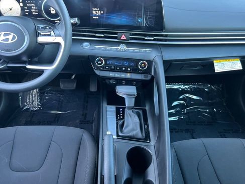 Certified 2024 Hyundai Elantra SEL image 10