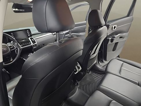 Used 2021 Kia Sorento S FWD image 13