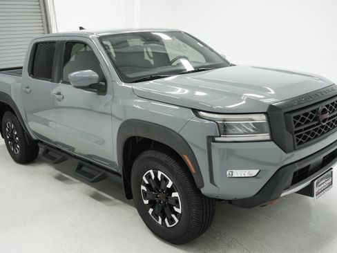 Used 2023 Nissan Frontier PRO-4X w/ Technology Package AWD/4WD image 3