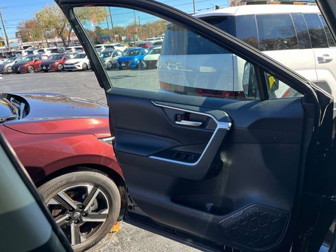 Used 2025 Toyota RAV4 XLE image 18