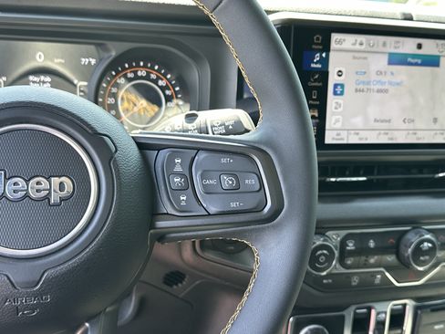Used 2024 Jeep Wrangler Unlimited Sport AWD/4WD image 28