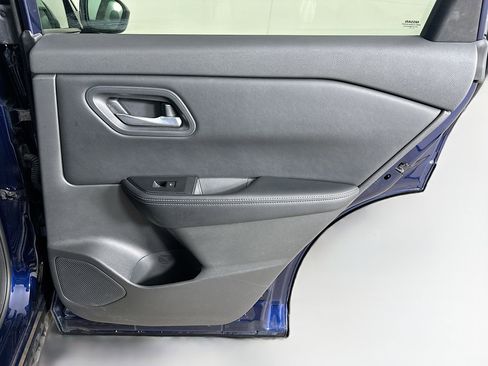 Used 2024 Nissan Rogue SV image 29