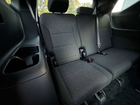 Used 2025 Chevrolet Traverse LT FWD image 30