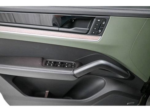 Used 2024 Porsche Cayenne S AWD/4WD image 10